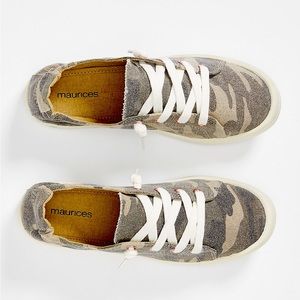 MAURICES • NWOT Scrunch Back Sneaker • 7.5